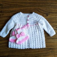 Плетен комплект - Жилетка и терлички за момиче 9-12 месеца, снимка 1 - Комплекти за бебе - 28474151