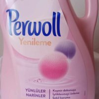 Течен прах за цветно пране PERWOLL 3,96 л. (66-72 пранета), снимка 2 - Перилни препарати и омекотители - 44370734