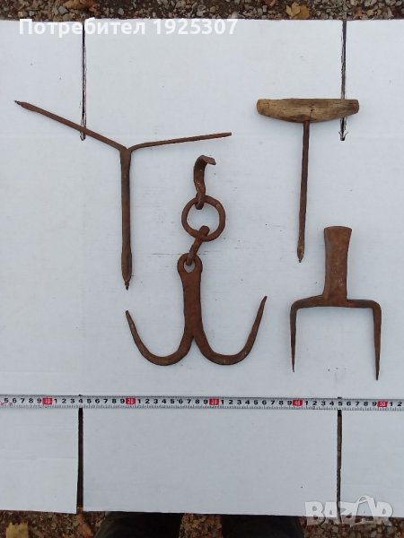 Стари битови инструменти. Кован ченгел, наковалня за клепане на коса, ковани бургии. , снимка 1