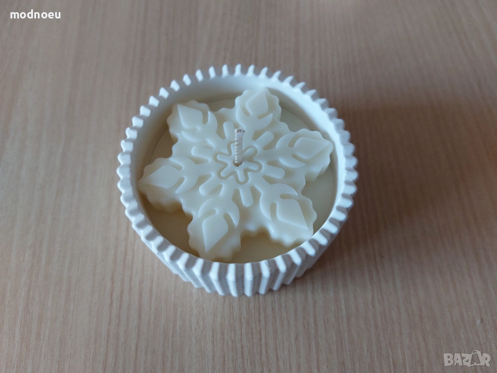 Свещ снежинка в кашпа, снимка 1