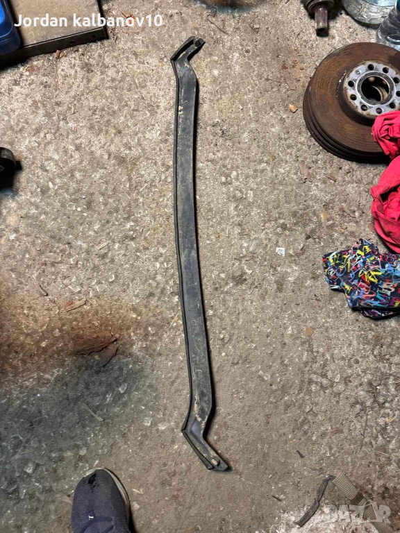 Уплътнение на преден капак на Ауди Audi A8 D4 H4 само за 50Eur. 4H0823739, снимка 1