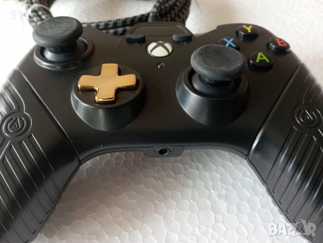 PowerA Fusion контролер за Xbox One и PC  - Black and Gold, снимка 6 - Xbox конзоли - 44141623