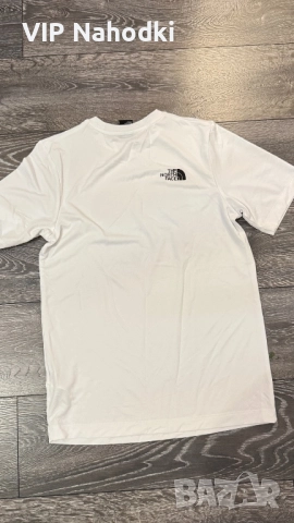 Тениска на The North Face без следи от употреба. Нова без етикет. Размер S, снимка 4 - Тениски - 52549867
