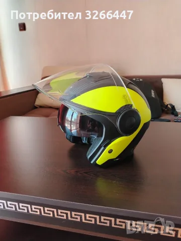 Продавам каска caberg 