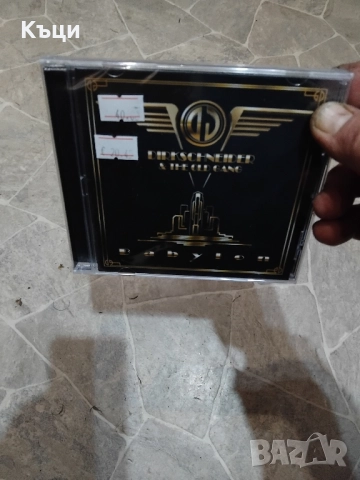 Удо Диркшнайдер на оригинален диск. 