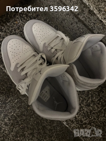 Nike Air Jordan 1 Mid SE, снимка 3 - Маратонки - 52497605