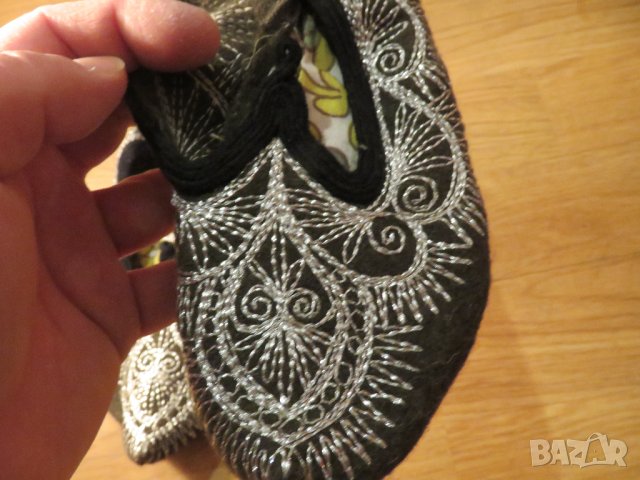 Старинни родопски невестински везани терлици с гайтан изработка 50те години - тъмносиви  форклор, снимка 2 - Други - 39024770