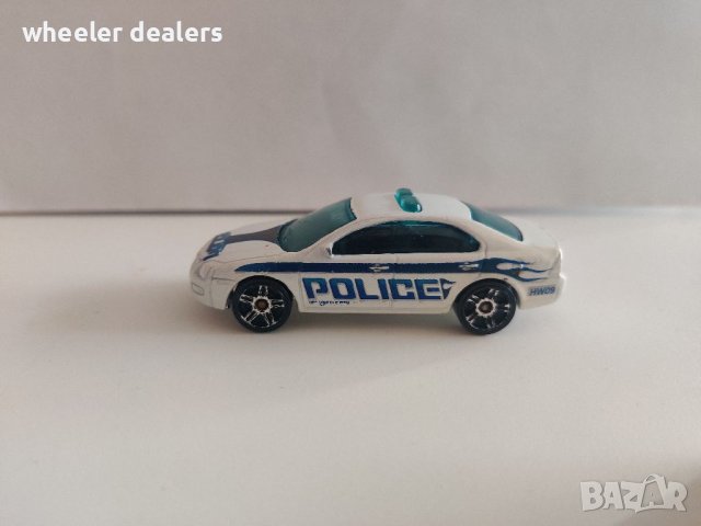 Метална количка Hot Wheels Ford Fusion - Police 1/64, снимка 3 - Колекции - 39540071