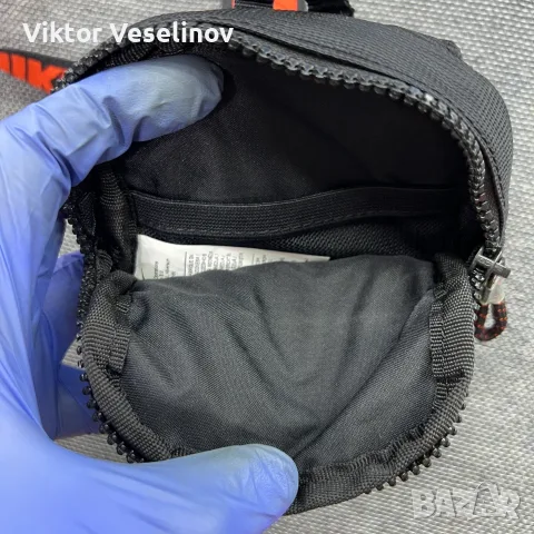 Оригинална Nike Малка Чантичка Черна През Рамо, снимка 4 - Чанти - 56184834