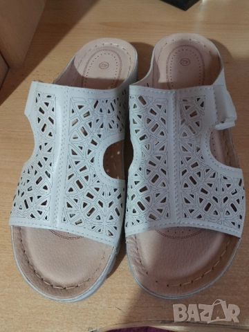 чехли нови номер 42 бежов цвят, снимка 4 - Маратонки - 52223259