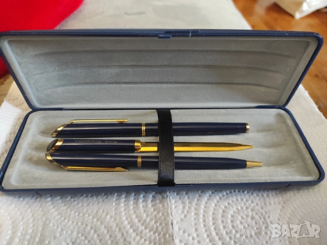 Комплект за писане в калъф.