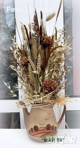 Сухи треви и натурални материали във ваза