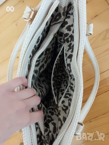 Дамска бяла чанта, снимка 5 - Чанти - 49421398