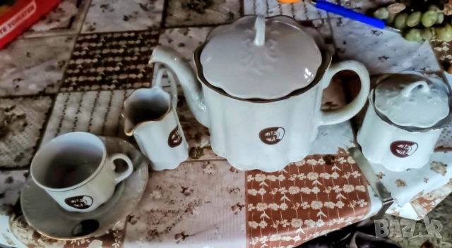 Български порцеланов сервиз за кафе от 17 части, снимка 4 - Сервизи - 52459120