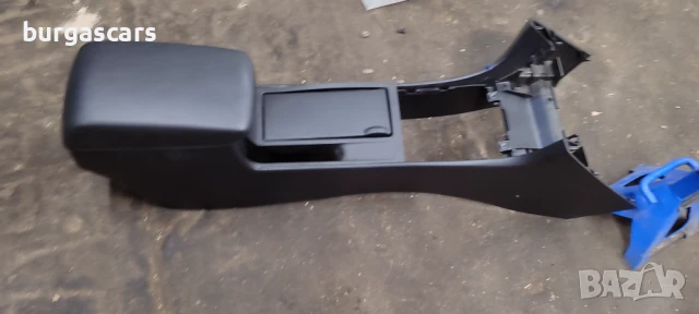 Подлакътник Mazda 3 - 70лв, снимка 2 - Части - 51128654