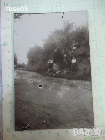 Снимка стара на младежи на ската на пътя