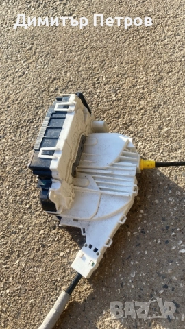 Машинка за заключване на дясна врата за Мерцедес w204, снимка 3 - Части - 52351676