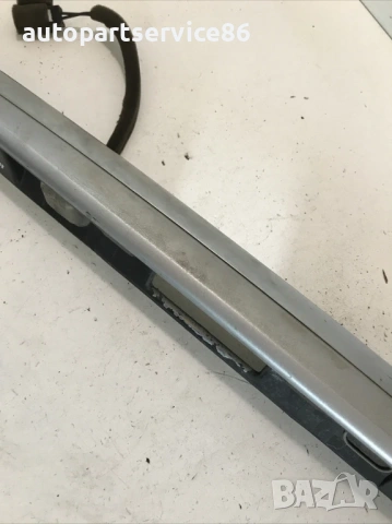 Плака за регистрационен номер на заден капак сребристо за KIA Sedona 2.9 CRDi (2002-2006) 0K53A51270, снимка 2 - Части - 53291977