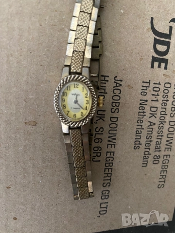 Продавам стар дамски часовник--Чайка. 