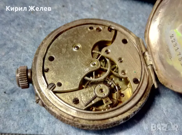 Стар ШВЕЙЦАРСКИ СРЕБЪРЕН ДЖОБЕН ЧАСОВНИК СРЕБРО 925 с КРАСИВО РЪЧНО ОРНАМЕНТИРАН КОРПУС иКАПАК 48389, снимка 5 - Джобни - 48035455