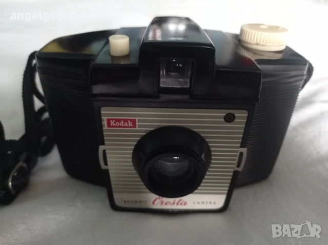 Фотоапарат Kodak Brownie Cresta. 1955г., снимка 2 - Антикварни и старинни предмети - 52774541