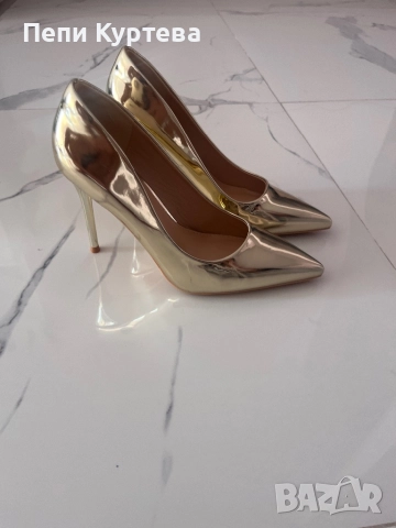 Златни токчета, снимка 2 - Дамски обувки на ток - 52740516