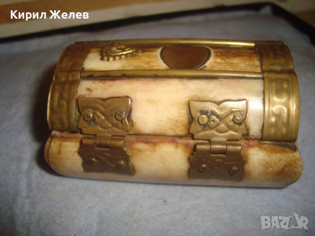 СТАРИННА ТИБЕТСКА КУТИЙКА за БИЖУТА от КАМИЛСКА КОСТ с БРОНЗОВ ОБКОВ и ПЛЮШ РЪЧНА ИЗРАБОТКА 32219, снимка 3 - Антикварни и старинни предмети - 38276290