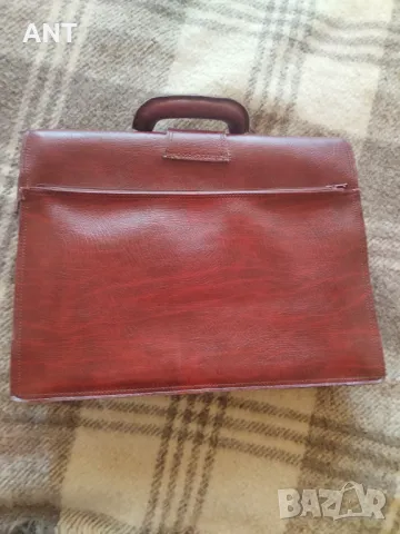Кожена чанта от СОЦ-а, снимка 2 - Чанти - 47648427