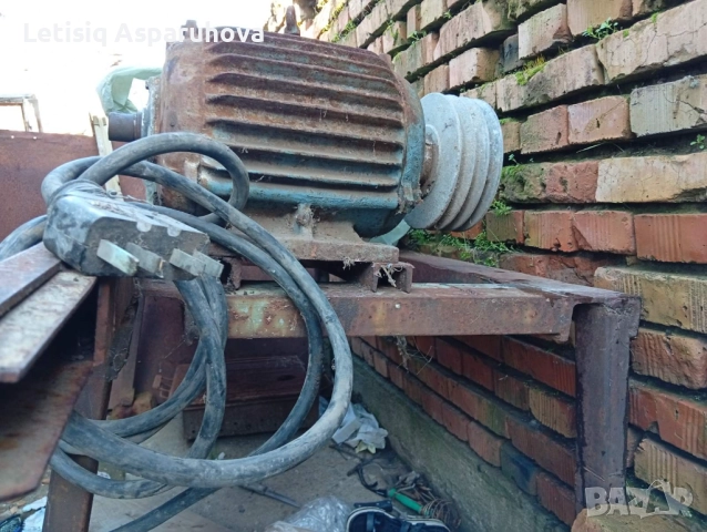 Електромотор , снимка 5 - Електродвигатели - 52910213