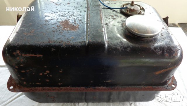 Части за ретро автомобил Трабант 601 резервуар употребяван оригинал DDR  произведен 1982 год., снимка 5 - Части - 37223938