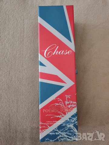 Шише и кутия от водка CHASE. 