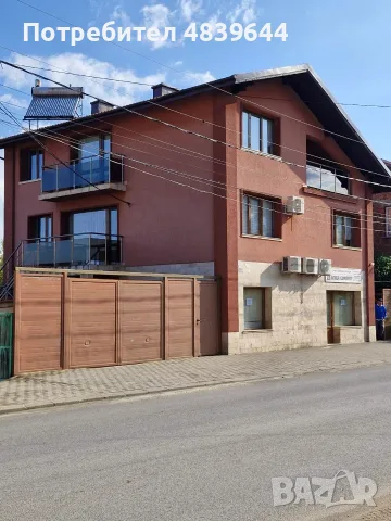 Продавам къща с хубав двор и гараж