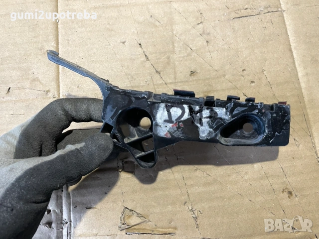 Преден Държач Десен Кланик Mazda3 2014 2.0бен 121kW