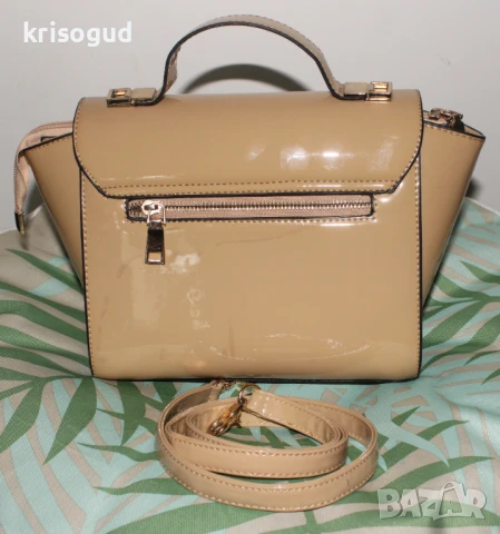 Красива бежова дамска чанта, изкуствена кожа, снимка 2 - Чанти - 51284763