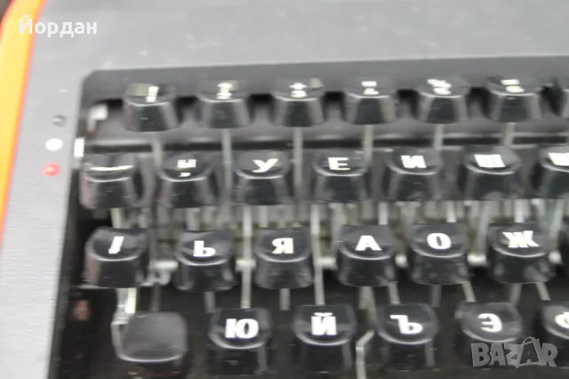 Българска пишеща машина ''Хеброс 1300 ф '', снимка 5 - Колекции - 47957289