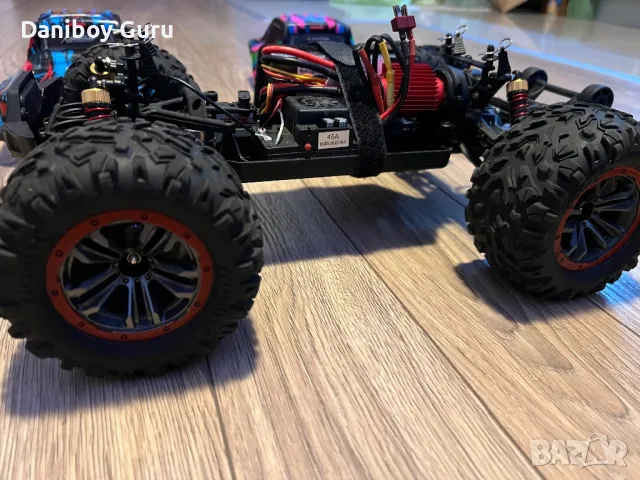 Hosim X 08 безчетков RC Cars 1:10 Високоскоростен 68+KM автомобил с дистанционно X-08 4WD Off Road, снимка 11 - Коли, камиони, мотори, писти - 50036980