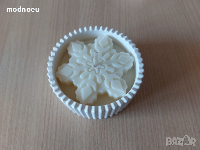 Свещ снежинка в кашпа