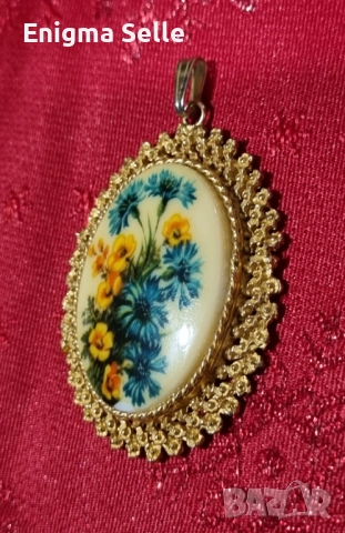 Винтидж медальон с овална камея и флорален принт, 60-те години, снимка 3 - Антикварни и старинни предмети - 52506850