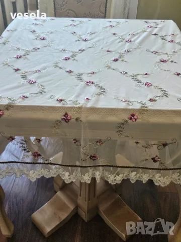Чисто нова немска покривка каре от фин тюл с бродерия Papyrus Blumensaat Design – 102/102 см, снимка 2 - Покривки за маси - 56056442