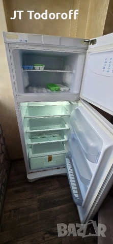 Работещ хладилник Индезит, снимка 2 - Хладилници - 53138191