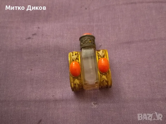 античен чешки (бохемски) флакон за парфюм в стил Art Deco1920 г.с филигран позлатен и кабошони корал