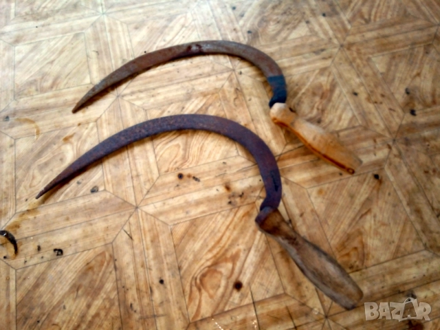 Стари сърпове ,вретена , сатър ,клин, скоба, ножица за Декор, снимка 3 - Антикварни и старинни предмети - 51984363