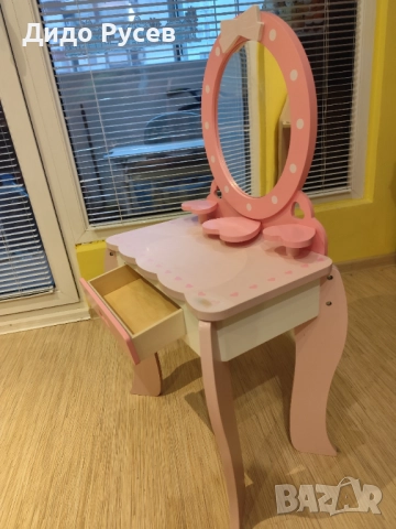 Продавам детска тоалетка 