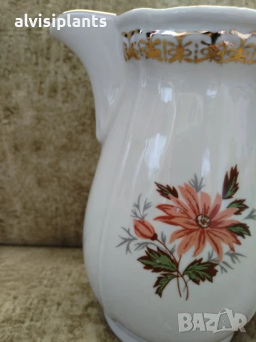 Порцеланова кана със златен орнамент и цъфнали цветя , снимка 3 - Други ценни предмети - 51301868