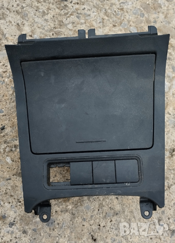 VW Golf- конзола 1K0857961, бутон ESP- 1K0927117A, пепелник 1K0857335, снимка 11 - Аксесоари и консумативи - 44529893
