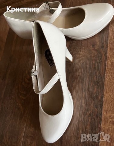 Бели токчета, снимка 2 - Дамски обувки на ток - 42422253