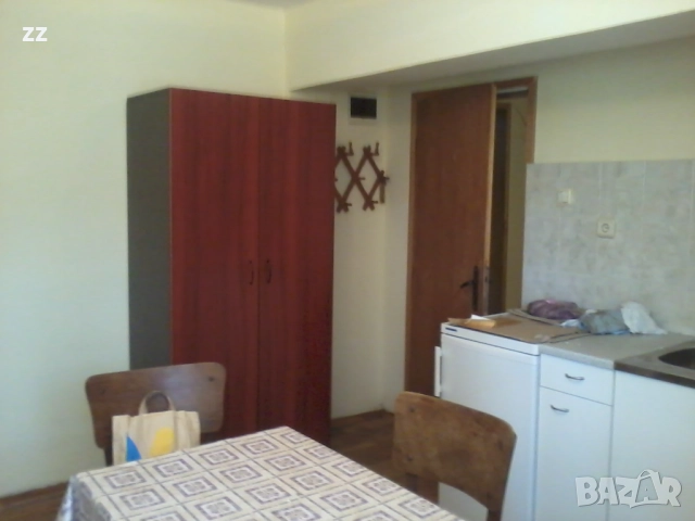 Давам самостоятелна стая с баня и тоалетна под наем