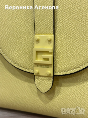 Жълта чанта Guess, снимка 6 - Чанти - 52541208