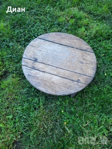 паралия,синия дървена масичка маса