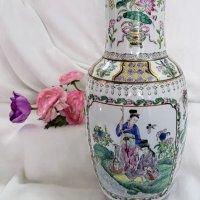 Ръчно рисувана азиатска ваза, произведена в Макао., снимка 1 - Антикварни и старинни предмети - 38100432